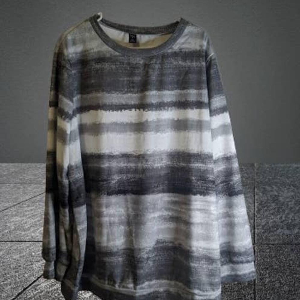 Emery Rose 5XL long sleeve, gray & white, stretch top. Fall/winter tops